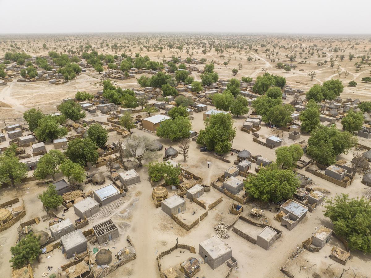 Zicht op een typisch dorp in de Sahel (Goumandey Seyni, Niger). © Enabel/Colin Delfosse