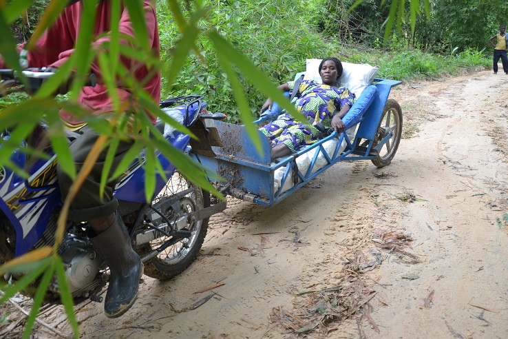 004-Moto%20ambulance%20%C3%A0%20Kizanba%20II%20-%201er%20mod%C3%A8le%20-%20%20ZS%20Mosango%20janvier%202015.jpg